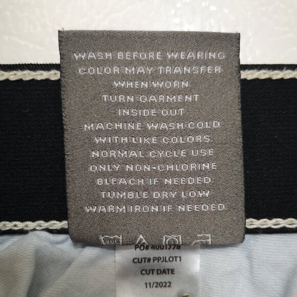 Torrid "Feel the Fit" Ladies Size 28 Straight Leg Acid Wash Blue Jeans - Picture 5 of 12